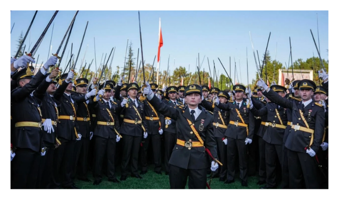 İhraç edilen Atatürkçü Teğmen Eroğlu’ndan TSK’ya dönüş davası