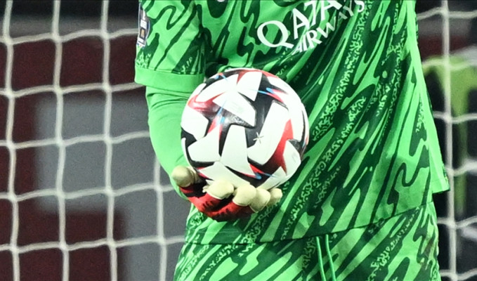 Futbolda yenilik: Kalecilerde 8 saniye kuralı değişti!