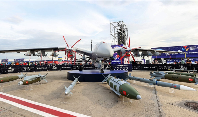 Le Monde Türk silah sektörünü övdü