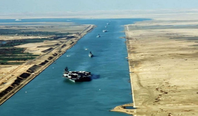 Mısır alarm veriyor: Süveyş Kanalı’ndan aylık 800 milyon dolar kayıp
