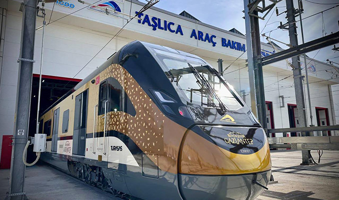 Raylarda yerli imza: Bakan Kacır’dan milli banliyö seti paylaşımı