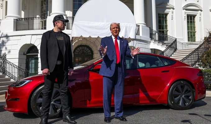 Trump’tan Elon Musk’a destek: Tesla satın aldı