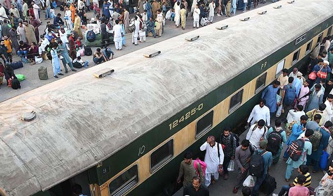 Yolcular rehin alındı! Pakistan’ın Belucistan eyaletinde trene silahlı saldırı