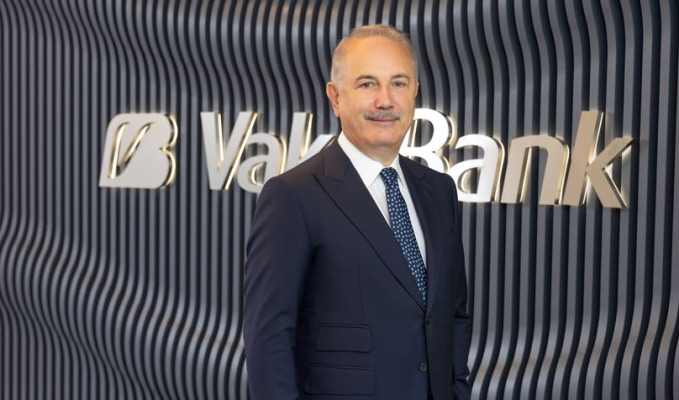 Abdi Serdar Üstünsalih Vakıfbank’ta görevine devam ediyor