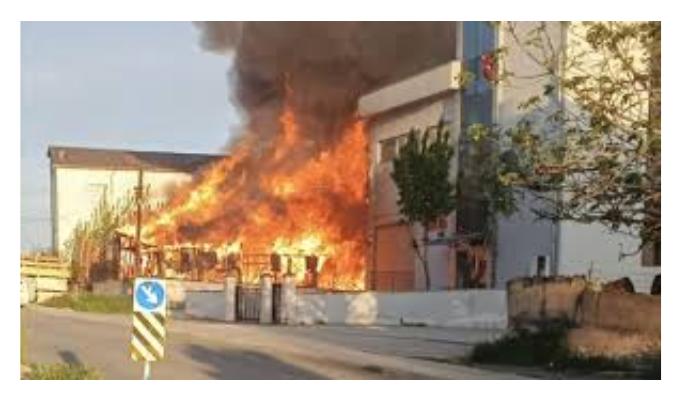 Pendik’te palet fabrikasında yangın