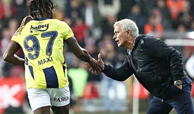 Allan Saint-Maximin’den Mourinho’ya: Hocamı seviyorum