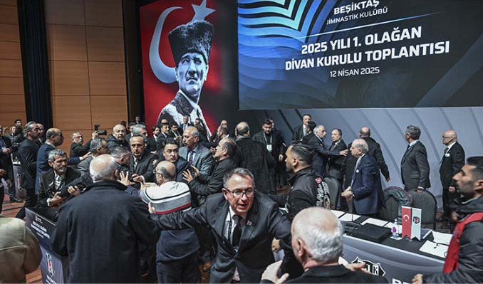 Beşiktaş’ta şok anlar: Yamantürk’ten Arat’a yumruk!