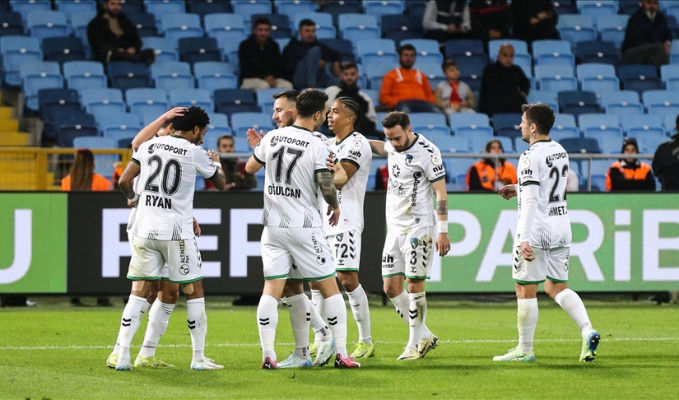 ”Evine geri döndü”: Kocaelispor 16 yıl sonra Süper Lig’de