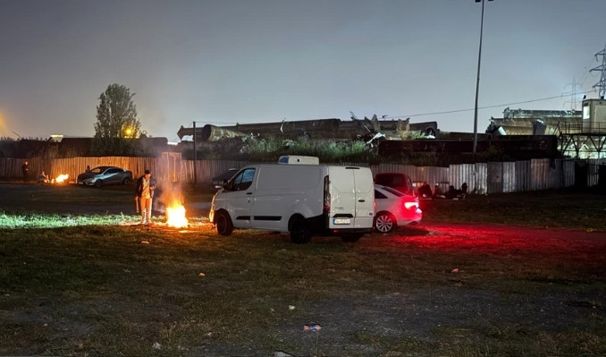 İstanbul’da vatandaşlar geceyi dışarıda geçirdi