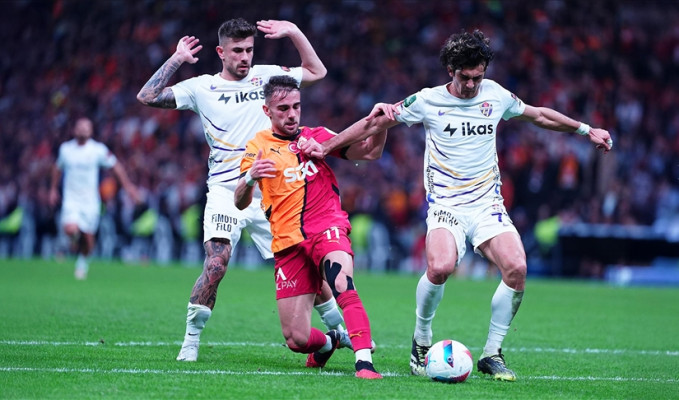 Lider Galatasaray, Eyüpspor deplasmanında