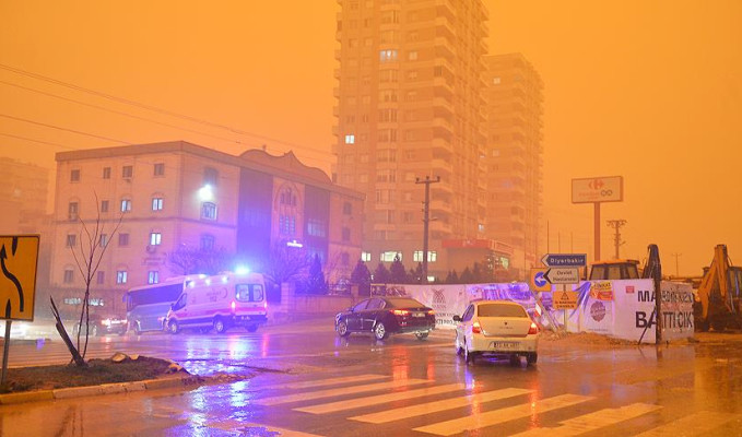 Meteoroloji uyardı: Sağanak ve toz taşınımı geliyor!