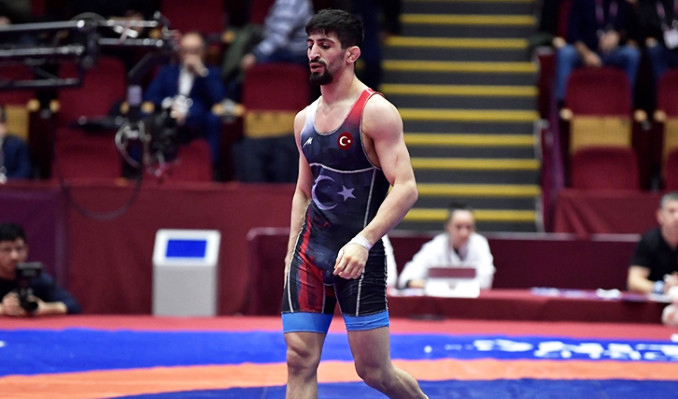Milli güreşçi Kerem Kamal ikinci kez Avrupa şampiyonu