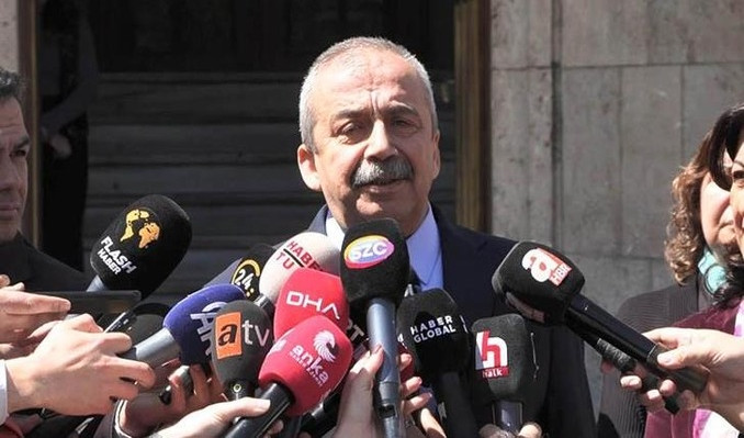 Sırrı Süreyya Önder ameliyatı sona erdi: Yoğun bakımda!