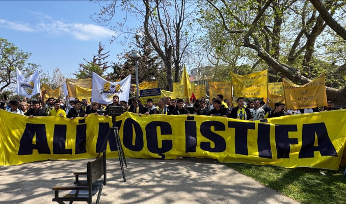 Taraftarlardan Ali Koç’a istifa çağrısı