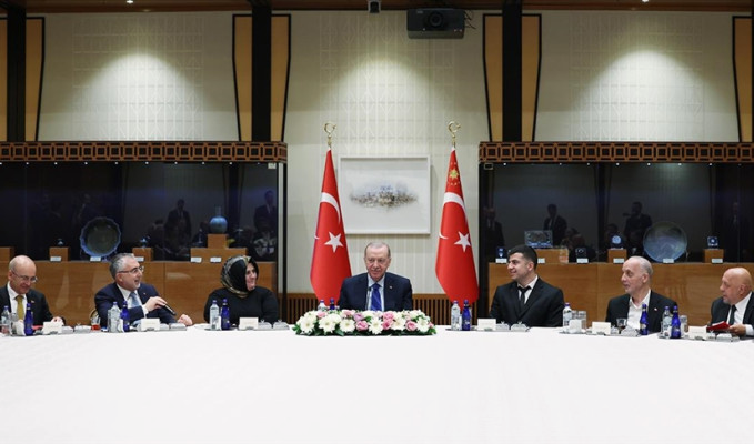 Erdoğan işçi ve işveren temsilcileriyle bir ara geldi