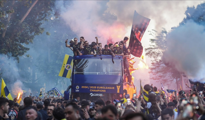 Fenerbahçe Beko Avrupa şampiyonluğunu kutladı