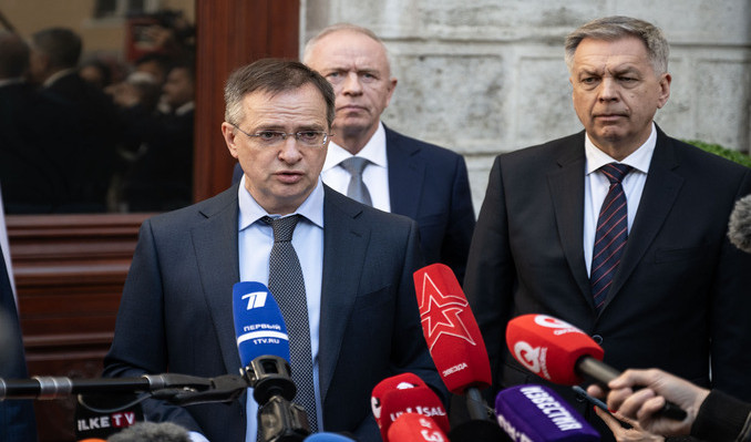 Medinskiy: Hedefimiz krizin temel nedenlerini ortadan kaldırmak