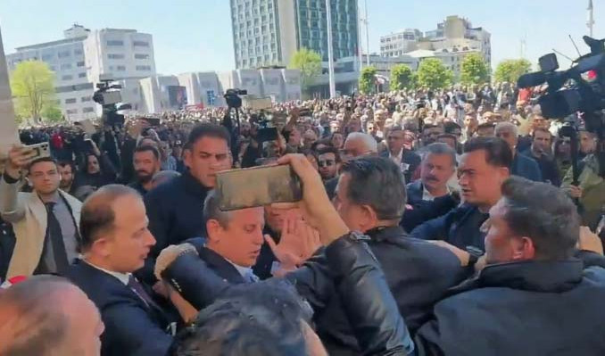 Özgür Özel’e yumruklu saldırı