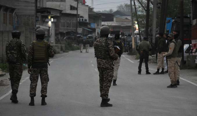 Pakistan: Hindistan’a ait 5 uçak ve 1 İHA düşürdük