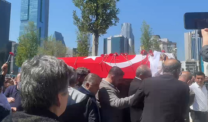 Sırrı Süreyya Önder’e son görev