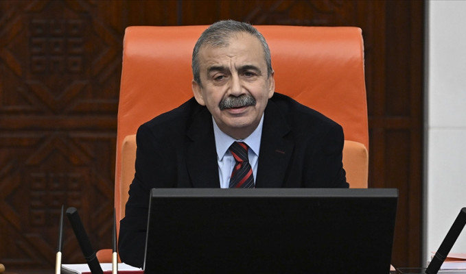 Sırrı Süreyya Önder’in aracında düzenek bulundu