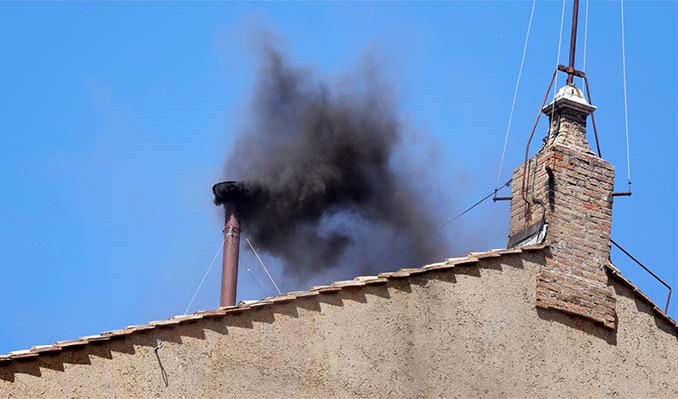 Vatikan’da siyah duman: Papa seçimi sürüyor