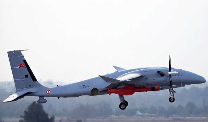 Bayraktar AKINCI’dan ÇAKIR füzesiyle tam isabetli otonom atış