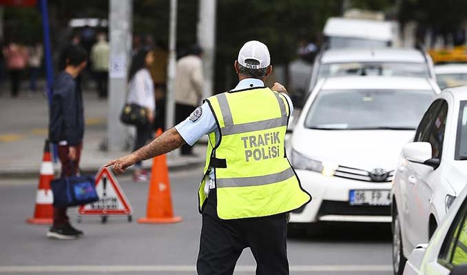 Emniyet ve trafik ekiplerinden bir haftada 403 bin 49 sürücüye işlem
