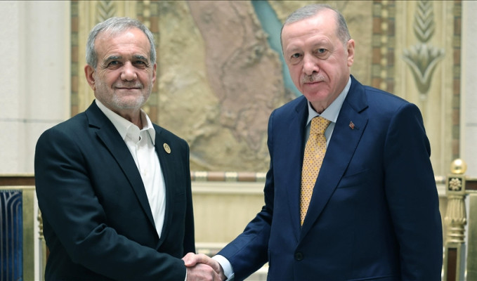 Erdoğan, İran Cumhurbaşkanı Pezeşkiyan ile görüştü