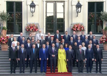 Erdoğan NATO Zirvesi’nde Trump ile yan yana poz verdi