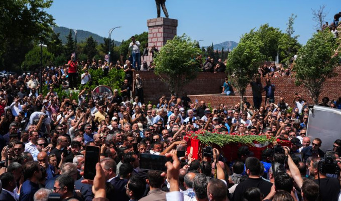 Ferdi Zeyrek’e veda: Gözyaşları sel oldu
