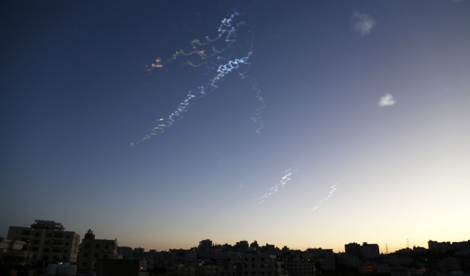 İran’dan gece saldırılarında 80’e yakın füze