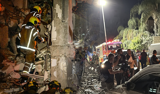 İran’ın saldırılarının ardından İsrail’de enkaz yığını