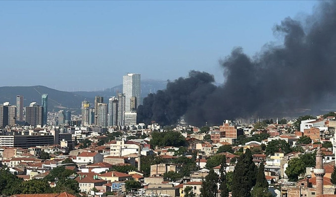 İzmir’de yangın: Hastalar tahliye ediliyor