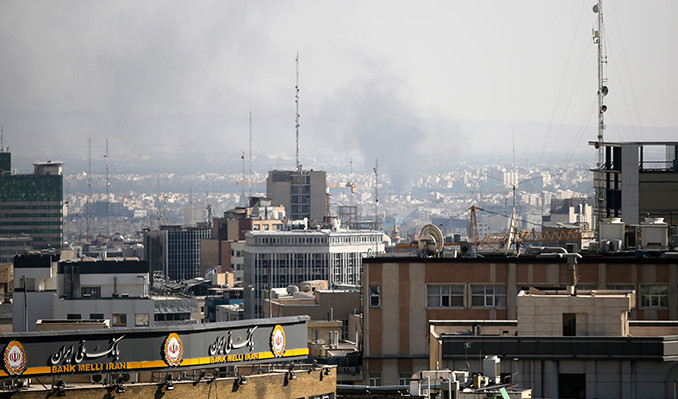 Tahran’da iki büyük patlama
