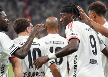 Beşiktaş 3 puanı uzatma dakikalarında bulduğu golle aldı