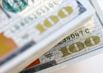 ‘Dolar’ iki ayın zirvesinden sert düştü!