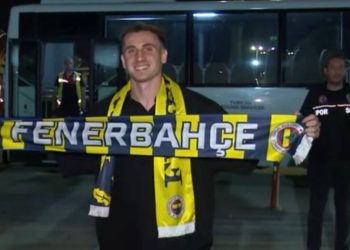 Kerem Aktürkoğlu İstanbul’da: Fenerbahçe atkısı ile ilk poz