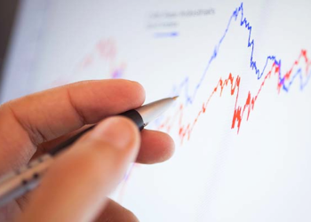 Giyim eşyası sektöründe iki şirket öne çıkıyor