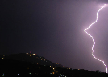 İstanbul’da Finans Merkezi’ne yıldırım düştü