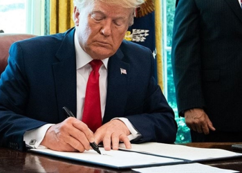 Trump duyurdu: ABD’den Çin’e yüzde 100 gümrük vergisi