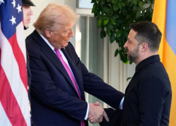Zelenskiy ile görüşen Trump: Orta doğu tamam, sıra Kiev’de