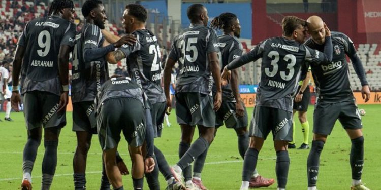 Beşiktaş Antalyaspor’u 3-1 mağlup etti