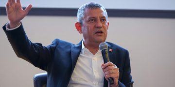 Özgür Özel “Duruşmalar canlı yayınlansın” çağrısını yineledi
