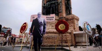 Saatler 09.05’i gösterdiğinde Türkiye’de hayat durdu