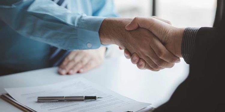 Sasa Polyester, enerji deviyle masaya oturdu