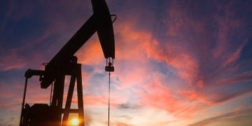 Zayıf talep sinyalleri ve arz fazlası endişeleriyle petrol fiyatları geriledi