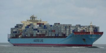 Maersk, Hürmüz Boğazı geçişlerini askıya aldı